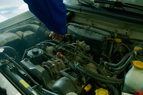 Fuel system inspection and injector service on Cummins 6.7L diesel engine