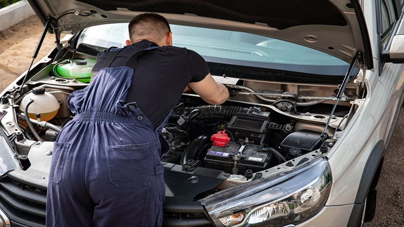 Arian Auto Club Repair shop — repair bay and equipment